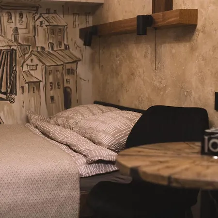 Photographer Rudolf's - Ground Floor With Separate Entrance Apartment *
